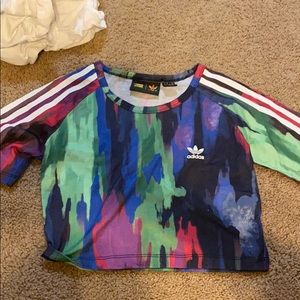 Cropped adidas shirt